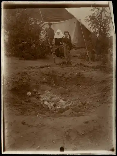 .Russland Rußland Россия Soldaten und Nonnen vor Zelt 1905 Privatfoto Foto
