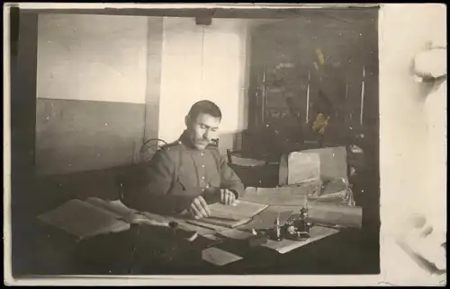 .Russland Rußland Россия Soldat am Schreibtisch Militaria 1905 Privatfoto Foto