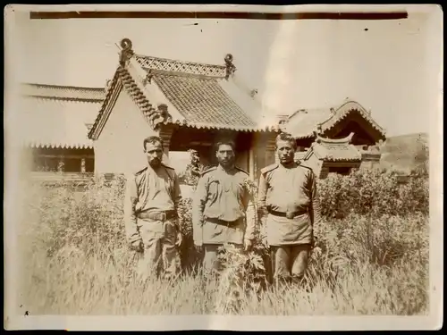 China  China 中國 / 中国 Rußland Soldaten vor Tempelanlage 1905 Privatfoto Foto