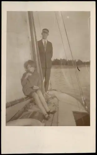 Foto  Segelboot feiner Herr mit Mädchen 1927 Privatfoto Foto