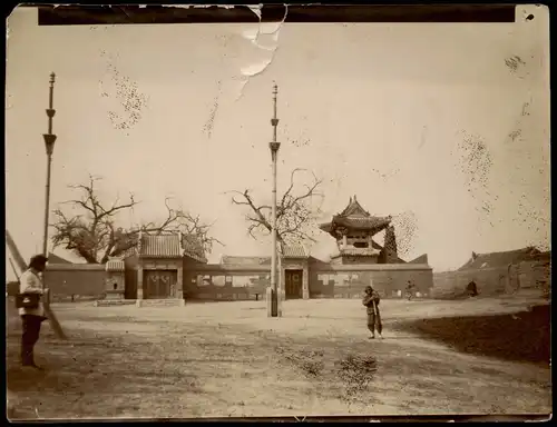 China (Allgemein) China 中國 / 中国 Stadt mit Tempel Chinesen 1905 Privatfoto Foto