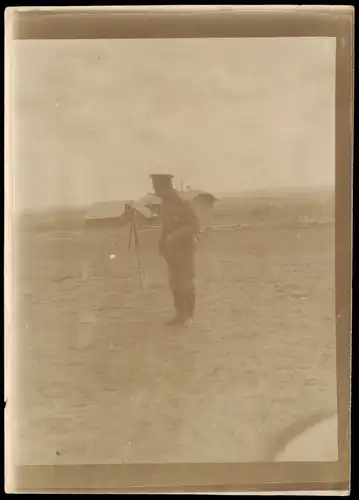 Russland Rußland Россия Grenzbahnhof zu China Soldat beim fotografieren 1905