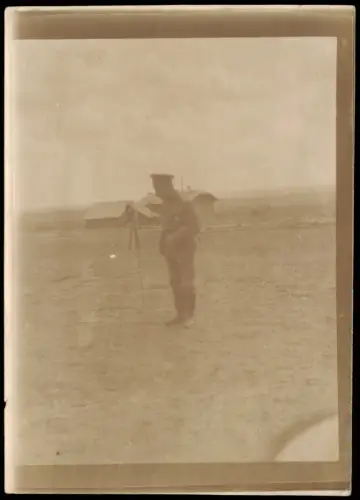 Russland Rußland Россия Grenzbahnhof zu China Soldat beim fotografieren 1905