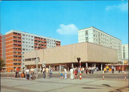 Magdeburg Julius-Bremer-Straße mit Neubauten im Hintergrund 1986