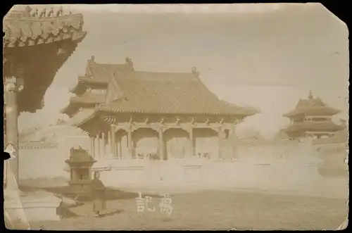 China (Allgemein) China 中國 / 中国 Chinese vor Tempelanlage 1905 Privatfoto Foto