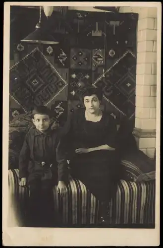 Menschen Soziales Leben - Familienfoto Mutter  Sohn Wandteppich 1922 Privatfoto