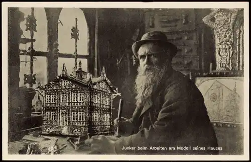 Ansichtskarte  Junker beim Arbeiten am Modell seines Hauses Kuriositäten 1935
