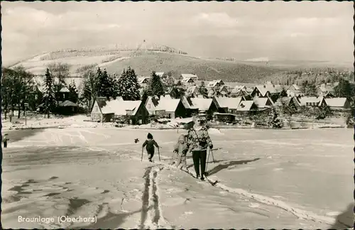 Ansichtskarte Braunlage Panorama-Ansicht, Frau mit Kindern auf Ski 1962