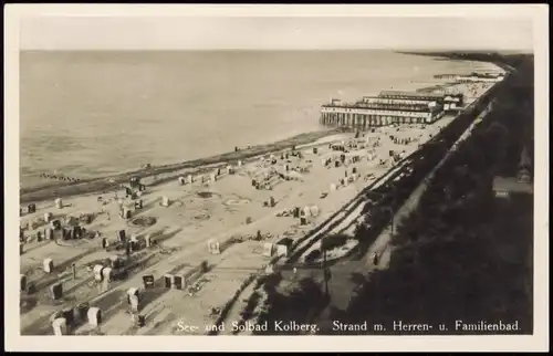 Postcard Kolberg Kołobrzeg Strand m. Herren- u. Familienbad. 1930