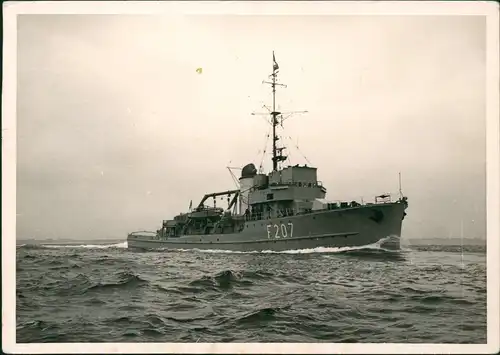 Ansichtskarte  Schiffe/Schifffahrt Kriegsschiff (Marine) F 207 Foto-AK 1960