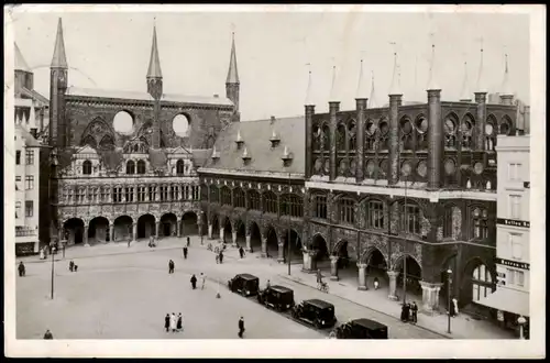 Ansichtskarte Lübeck Rathaus mit Arkaden vom Marktplatz 1939