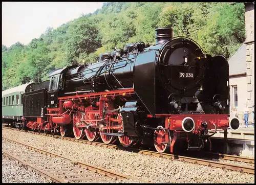 Eisenbahn & Lokomotiven Dampflokomotive 39 230 der DB  im Bahnhof Kyllburg 1985