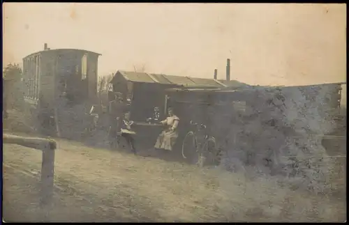 Familie beim Bier Verhaus Fahrrad Zeitgeschichte 1912 Privatfoto