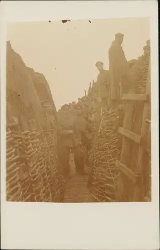 Ansichtskarte  Soldaten im Schützengraben WK1 Militaria 1916 Privatfoto