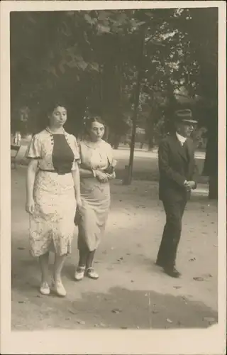 Trentschin-Teplitz Trenčianske Teplice Trencsénteplic Mann  Frau Stadtpark 1931