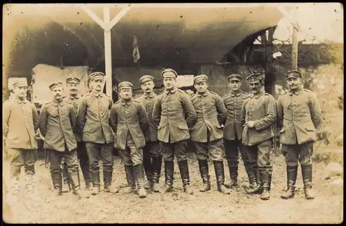 Foto  Soldaten vor Lager Militaria WK1 1916 Privatfoto