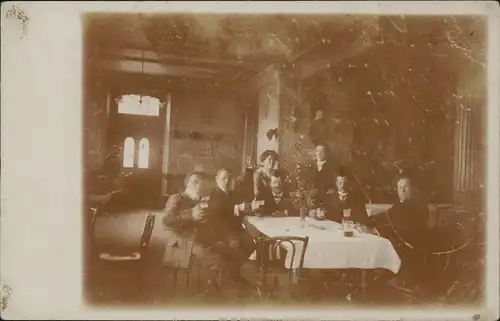 Feldpostkarte 1. Weltkrieg  Gruss aus einem Gasthaus Innen 1915 Privatfoto