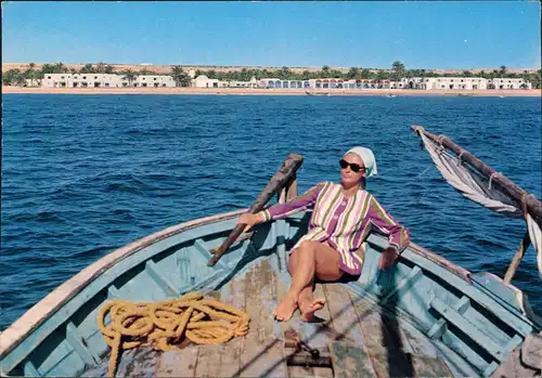 Postcard Zarzis جرجيس, Frau in Boot Hotel ZITA Tunesien 1968