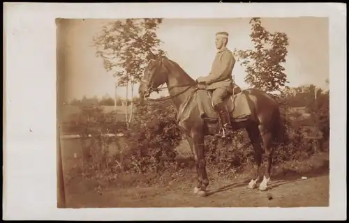 Ansichtskarte  Soldat auf Pferd Militaria 1918