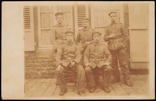 CPA Sedan Sedan Soldaten vor Haus Militaria WK1 1916