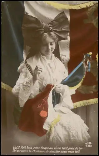 Patriotika Frankreich Patrie France junge Frau näht Flagge Fotokunst 1916