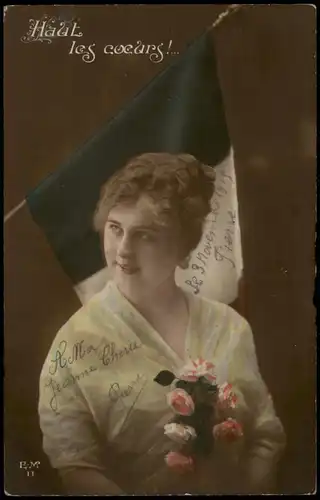 CPA .Frankreich Patriotika France Haut les coeurs! Frau Flagge 1917
