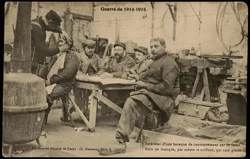Intérieur d'une baraque de cantonnement sur le front WK1 France 1916