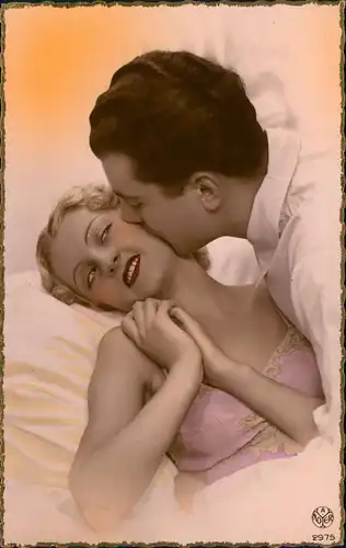 Liebe Liebespaare Love & Romance (Frankreich) Küssen Kuscheln Paar 1920