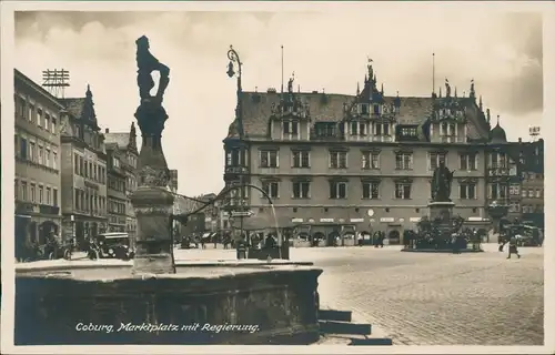 Ansichtskarte Coburg Marktplatz mit Regierung und Brunnen-Anlage 1930