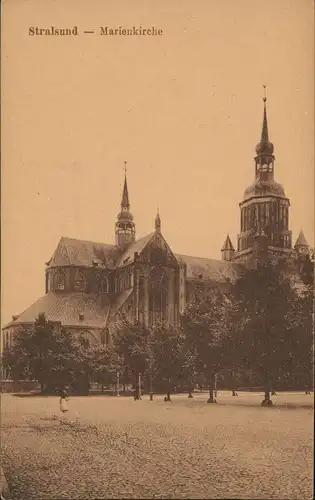 Ansichtskarte Stralsund Marienkirche Partie vor der Kirche 1920