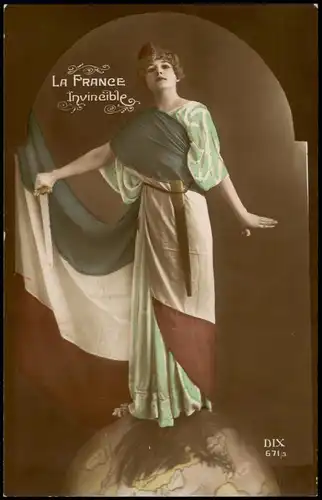 Frankreich Patriotika France Frau gekleidet in der Tricolore auf Weltkugel 1915