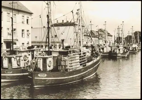 Ueckermünde DDR AK Fischerboote im Hafen am Alten Bohlwerk 1982