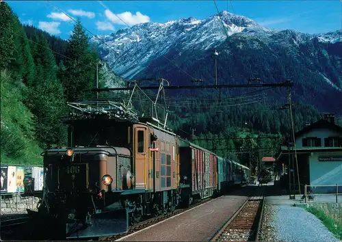 Personenzug auf der Albula-Bahn mit der Ge 6/6 I 406 im Bahnhof Bergün 1983