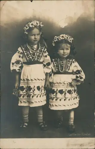 Postcard Lettland Latvia Kinder LATVIA TYPEN 1917   gel. Feldpost Bauzug
