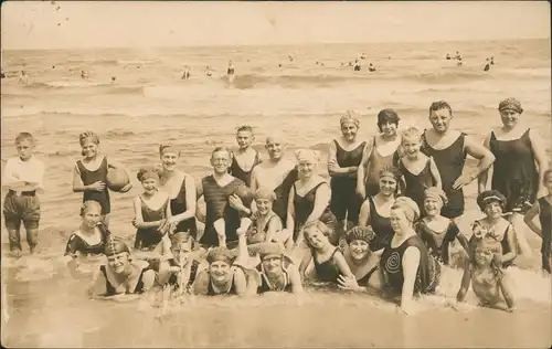 Ansichtskarte Ahlbeck (Usedom) Strandleben, Gruppenbild Zeitgeschichte 1927