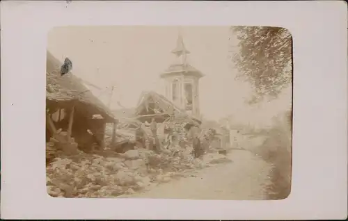 Militaria Soldat vor zerstörter Kirche 1915 Privatfoto  Feldpost WK1