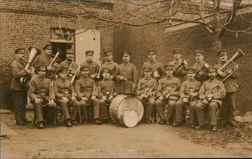 Ansichtskarte  Militär-Kapelle Soldaten-Gruppenfoto ca. 1. Weltkrieg 1915