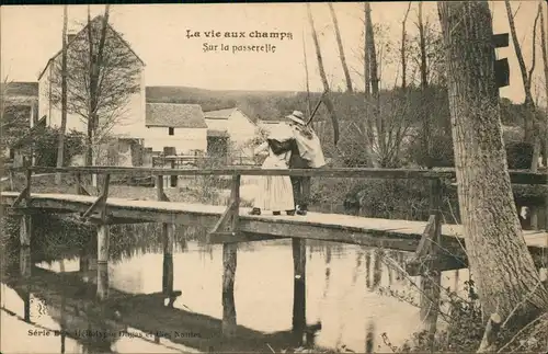 CPA .Frankreich La vie aux champs Sur la passerelle 1913