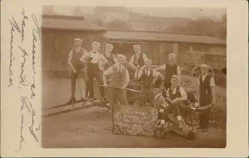 Studentika Studenten am Misthafen Tafel Foto Scherzkarte 1912 Privatfoto