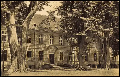 Ansichtskarte Golßen Landambulatorium u. Berufsschule Niederlausitz 1960