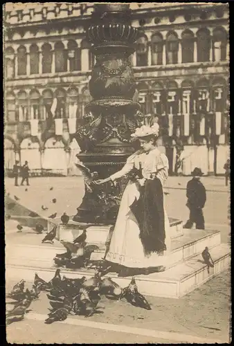 Cartoline Venedig Venezia Piccioni, schöne Frau mit Taube 1928