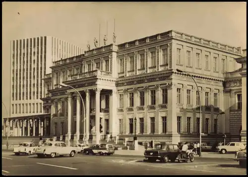 Ansichtskarte Mitte-Berlin Unter den Linden, Autos 1970