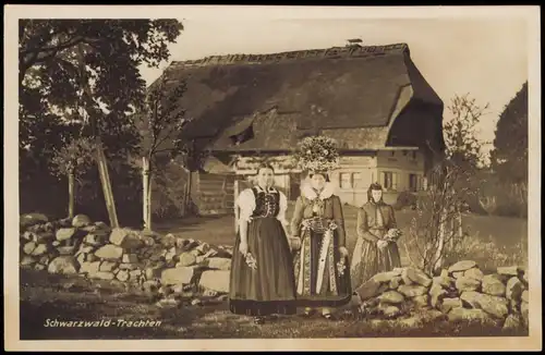 Schwarzwald (Allgemein) Schwarzwald-Trachten Frauen in Trachtenkleidung 1930