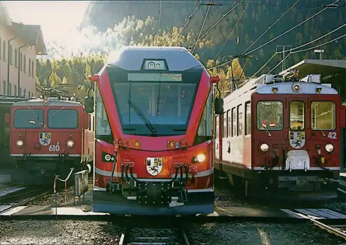Ansichtskarte  "Viamala" und Bernina-Triebwagen im Bahnhof Pontresina 2009