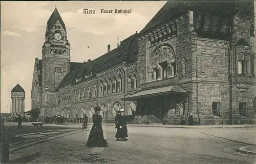 CPA Metz Frauen vor neuem Bahnhof 1913