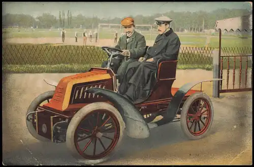 Ansichtskarte  Verkehr KFZ: Auto mit Männern vor Fußballfeld 1909