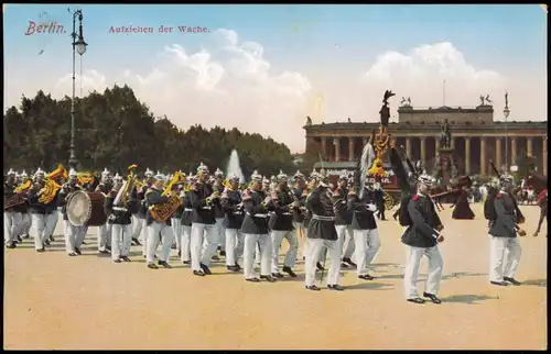 Ansichtskarte Mitte-Berlin Aufziehen der Wache, Neue Wache (Gebäude) 1917