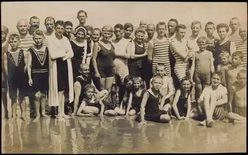 Swinemünde Świnoujście Strand Gruppenbild Badekleidung Zeitgeschichte 1920