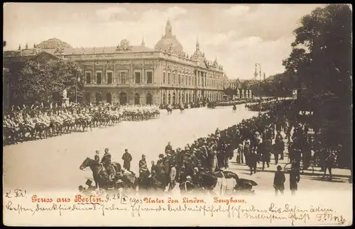 Ansichtskarte Berlin Unter den Linden Partie und Aufmarsch am Zeughaus 1903