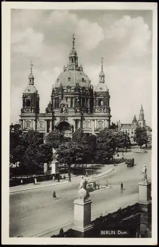 Ansichtskarte Mitte-Berlin Strassen Partie am Berliner Dom 1940